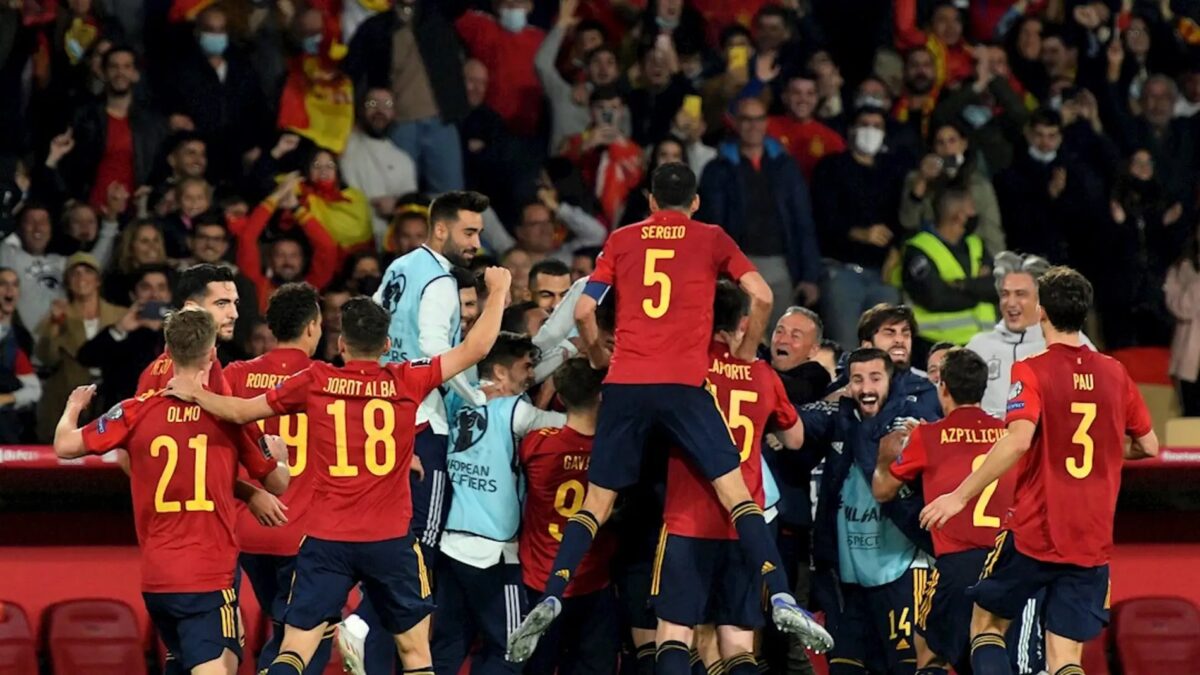 La selección española de fútbol vuelve a Barcelona 18 años después
