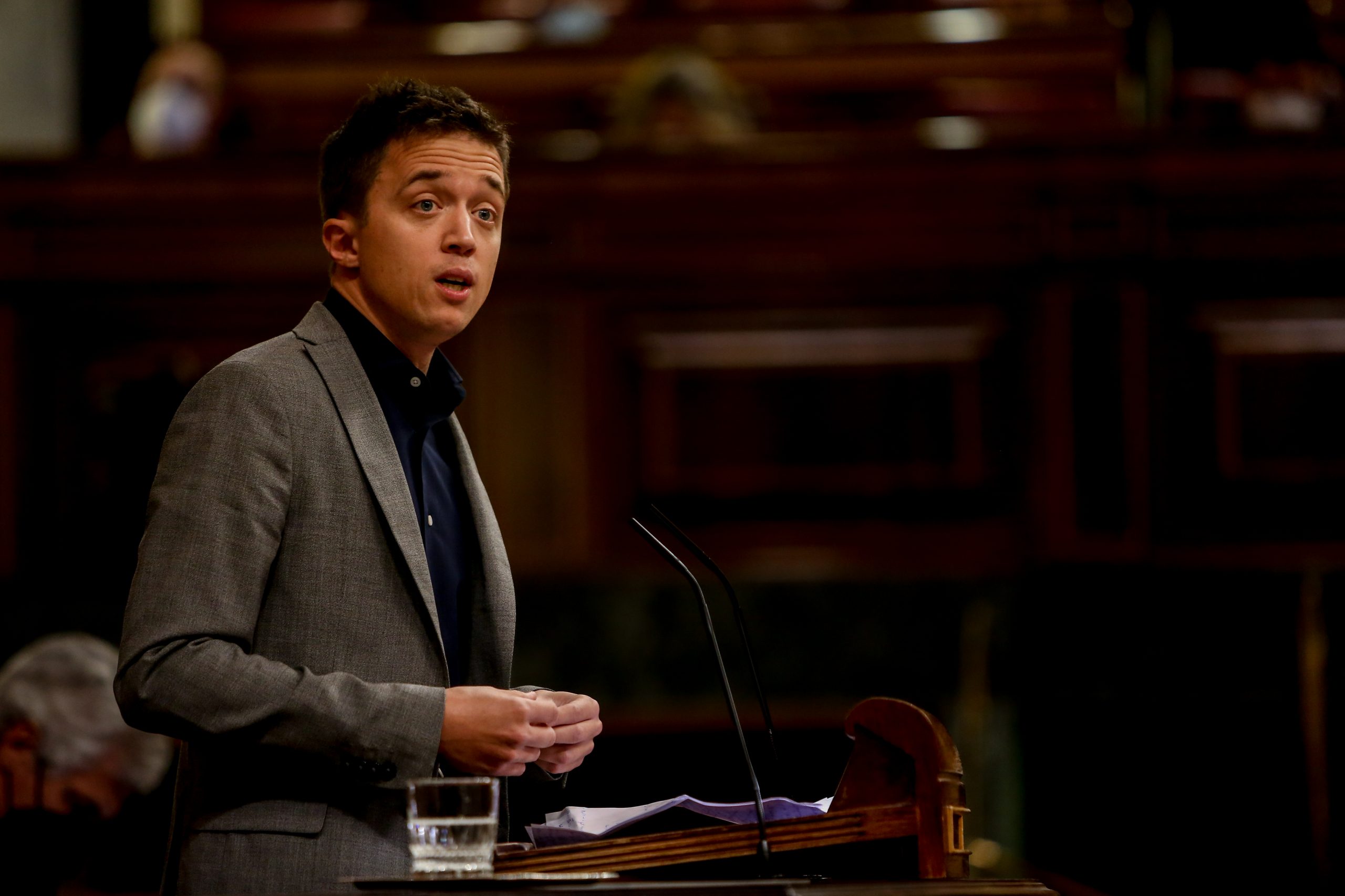 ¿Puede perder Íñigo Errejón su escaño si es condenado por dar una patada?