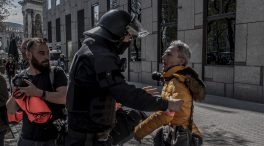Los mossos multan con 601 euros a una periodista por hacer una foto de un control policial