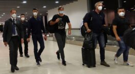 (VÍDEO) Djokovic abandona Australia tras confirmarse su deportación