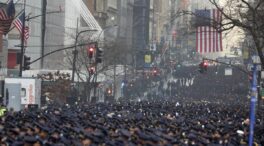 (VÍDEO) Las impresionantes imágenes que dejan miles de policías en la Quinta Avenida de NY para despedir a un agente fallecido