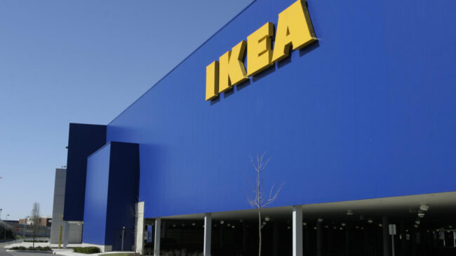 Ikea decide abonar sólo el salario mínimo a sus empleados no vacunados que tengan que aislarse por covid en Reino Unido