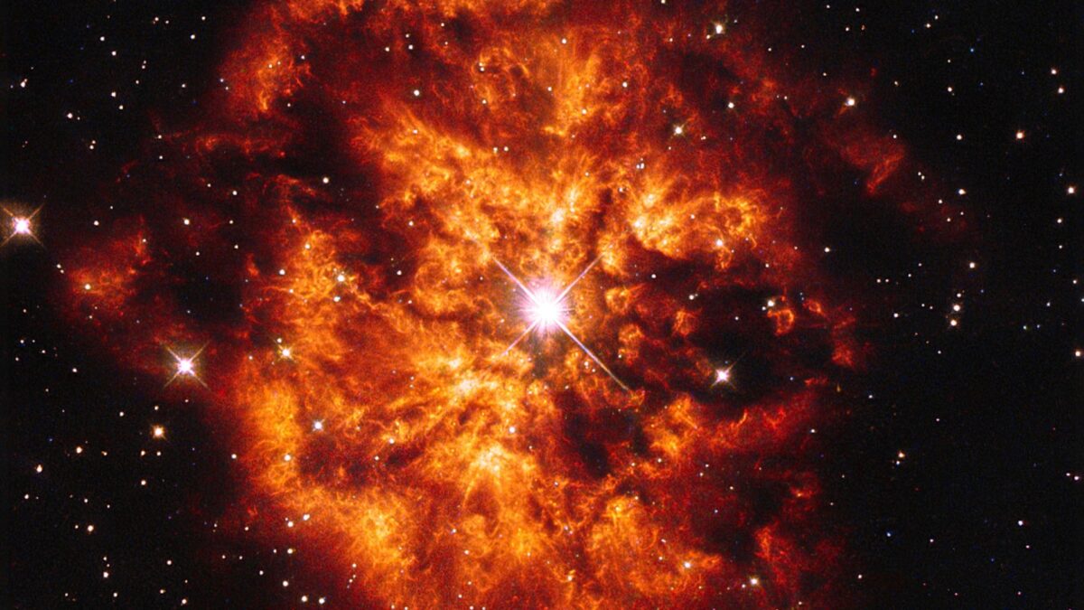 Detectan por primera vez una supernova resultado de la explosión de una estrella Wolf-Rayet (WR)