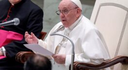 El papa pide "no condenar" a un hijo con una diferente orientación sexual