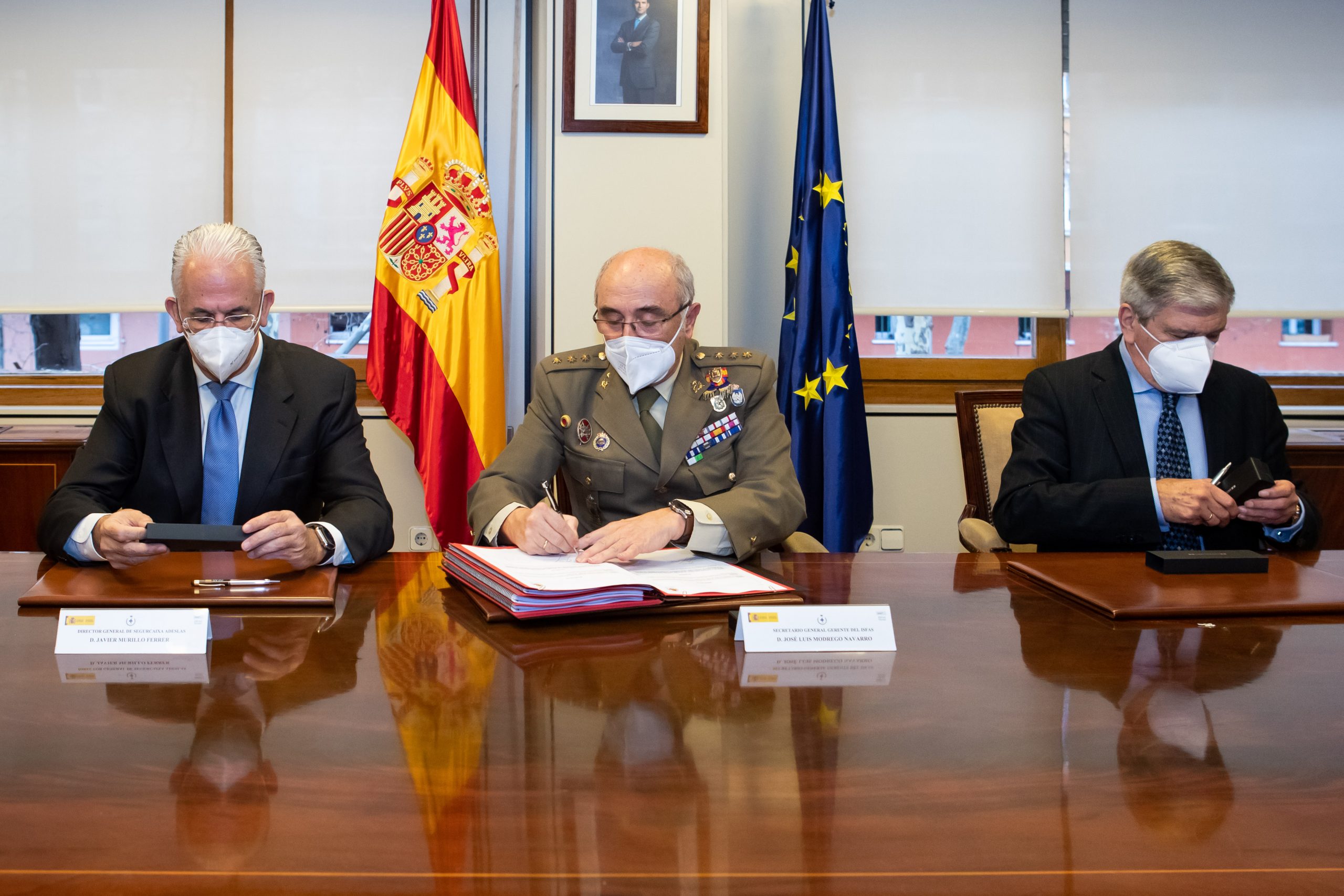 Defensa fuerza un acuerdo entre hospitales y aseguradoras para calmar a sus mutualistas