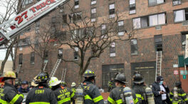 (VÍDEO) Mueren al menos 17 personas, 8 de ellas niños, a causa de un incendio en Nueva York