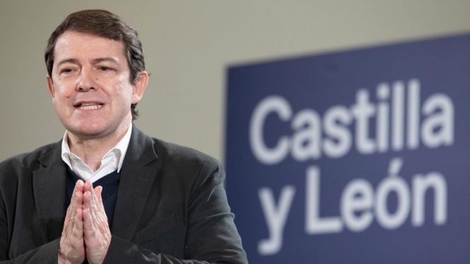 Mañueco teme una «encerrona» en el primer debate televisivo del 13-F