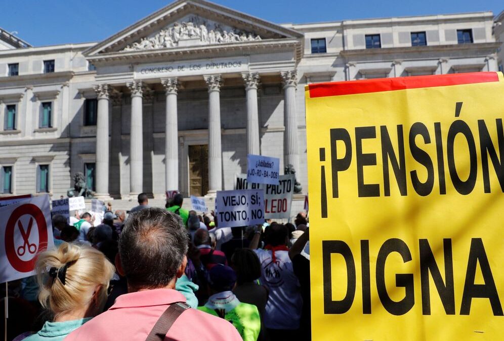 Colectivos de pensionistas convocan protestas contra la reforma del sistema de pensiones del Gobierno de Sánchez