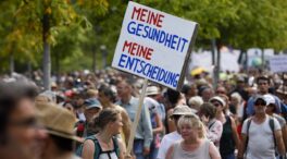 Sube la afluencia en las manifestaciones contra la vacunación obligatoria en Alemania