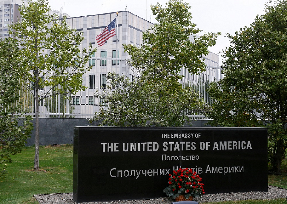 EE.UU. ordena evacuar al personal no esencial de su Embajada en Kiev, mientras la UE y Ucrania piden «no dramatizar»