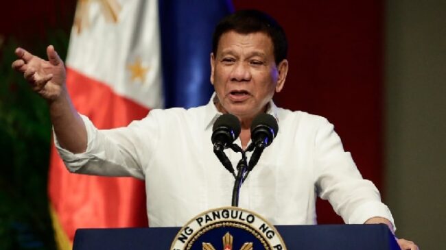 El presidente de Filipinas autoriza el arresto de los no vacunados que salgan a la calle