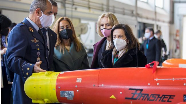 Robles pacta una salida al Ejército de Tierra con el responsable de personal militar en Defensa