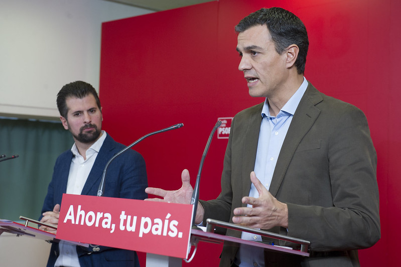 Garzón gana a Sánchez la batalla de la carne y le fuerza a ‘desaparecer’ de la campaña en Castilla y León