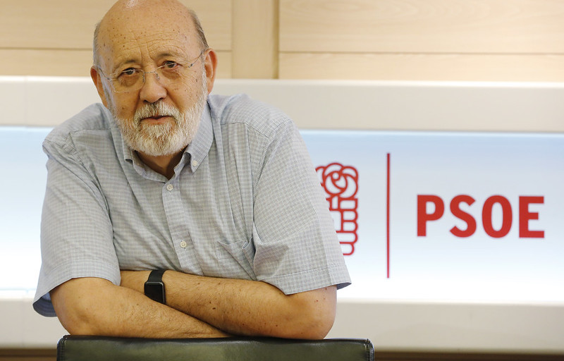 Ni Moncloa se cree el CIS de Tezanos: los sondeos del PSOE dan la victoria al PP