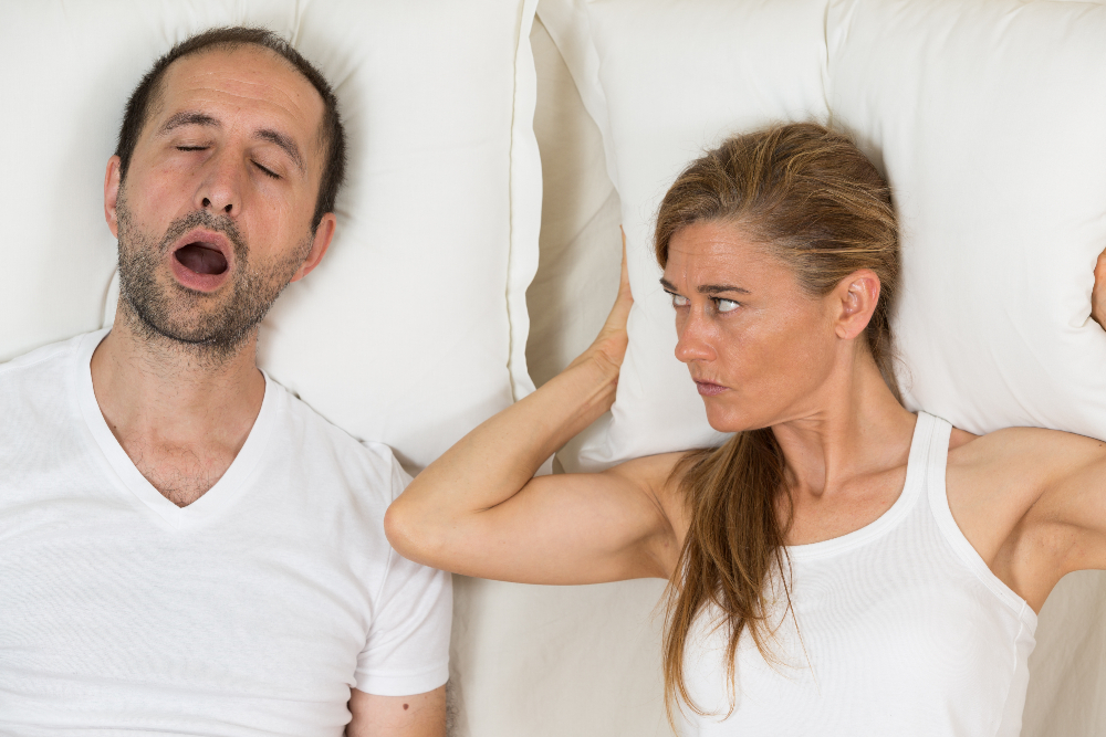Cinco motivos que te hacen roncar y cómo evitarlos de forma sencilla