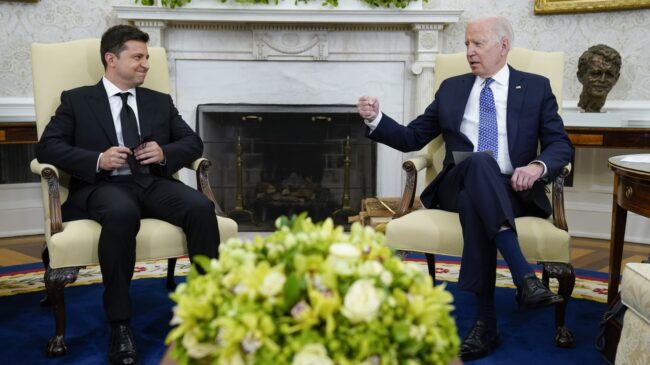 Biden advierte a Ucrania de una "clara posibilidad" de invasión rusa en febrero