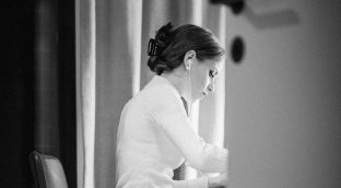 'La España precaria': el libro sobre todas esas prácticas que degradan el mercado de trabajo