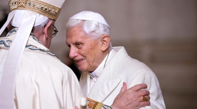 Benedicto XVI, acusado de encubrir abusos sexuales cuando era arzobispo