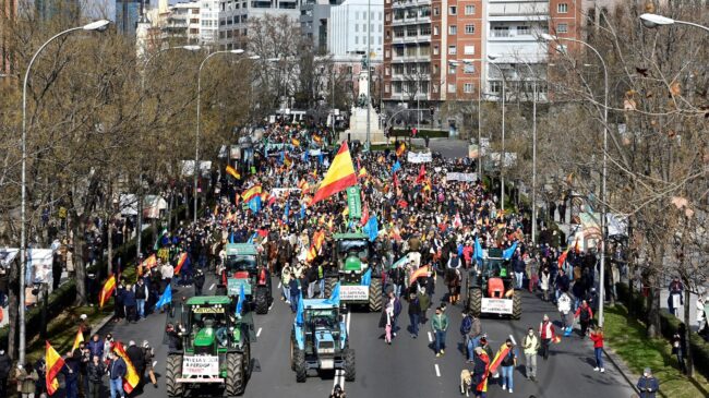 (VÍDEO) El campo se echa a la calle contra el Gobierno de Sánchez