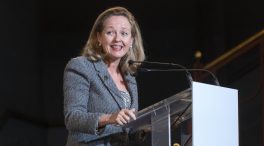 Calviño dice que Ómicron no está teniendo un impacto "tan significativo" en la economía como otras variantes