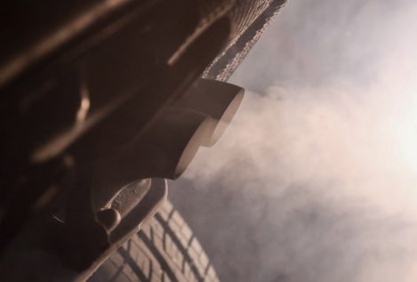 La UE debate elevar a un 25% la obligación de reducir las emisiones de los coches para 2025