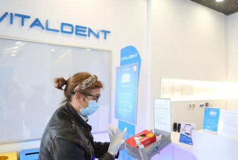 La Fiscalía pide cuatro años para el ex administrador de Vitaldent por falsificar títulos de postgrados
