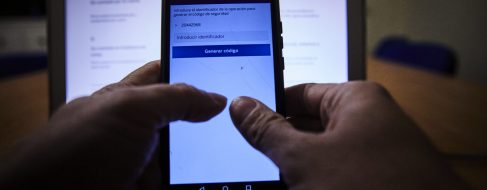 Encuesta | ¿Los diputados del Congreso necesitan un iPhone 13 Pro para trabajar?