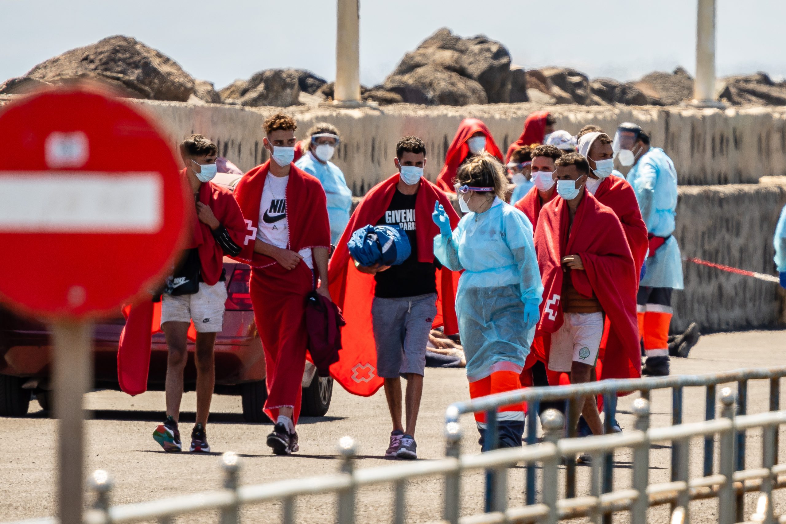 Cientos de marroquíes vuelan a diario a la Península por la avalancha migratoria en Lanzarote