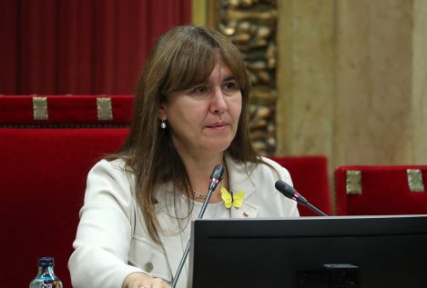 La Mesa del Parlament decide suprimir los sueldos a los funcionarios que no trabajan