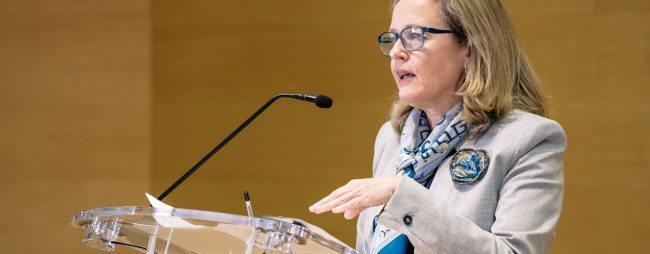 Calviño convoca a los empresarios para calmarlos sobre el reparto de los fondos europeos