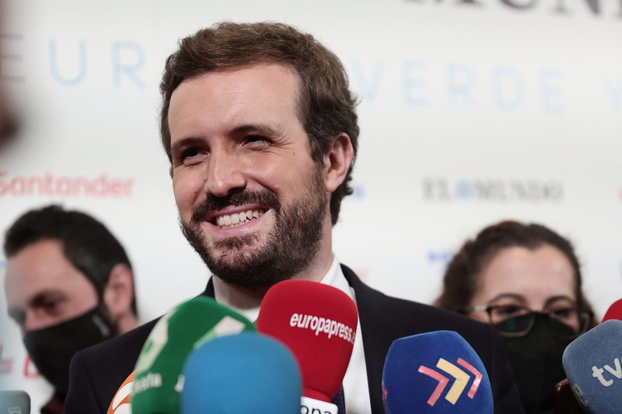 El PP planea una ofensiva contra Garzón con mociones en toda España