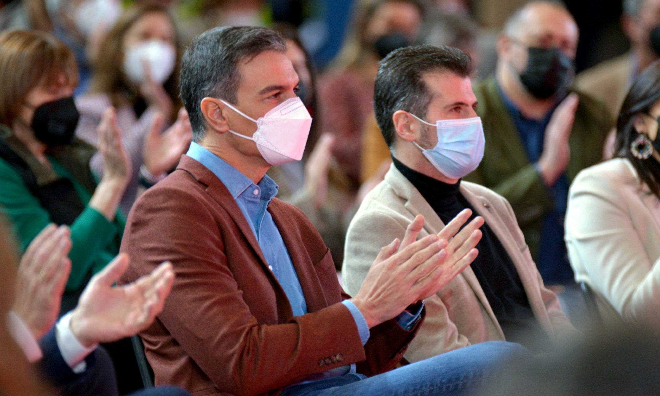 El CIS, al rescate de Sánchez en Castilla y León: el PSOE ganaría las elecciones del 13-F