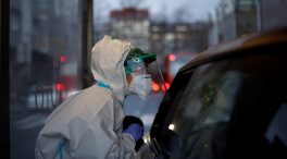 El leve alza de ingresos empaña el freno de contagios de covid en muchas comunidades