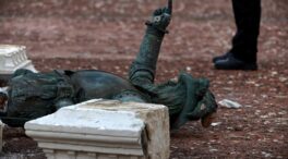 (VÍDEO) Derriban la estatua del conquistador español Juan Ponce de León en Puerto Rico horas antes de la llegada de Felipe VI