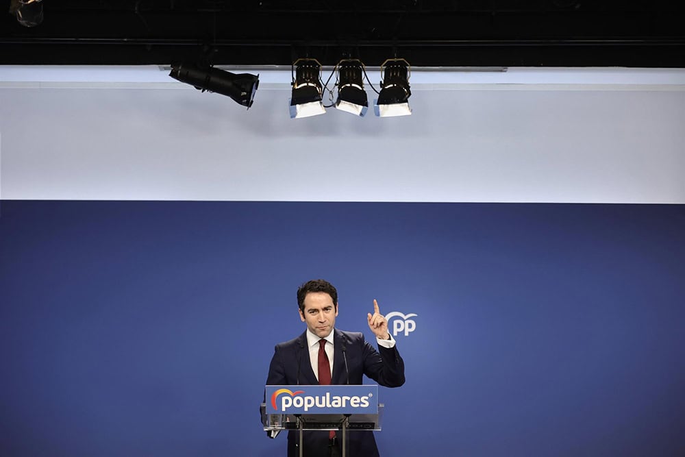El PP anuncia una ofensiva parlamentaria contra el PSOE por la utilización del Falcon para «beneficios» del partido