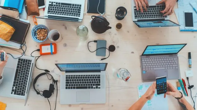 Emprendeduría de amiguetes