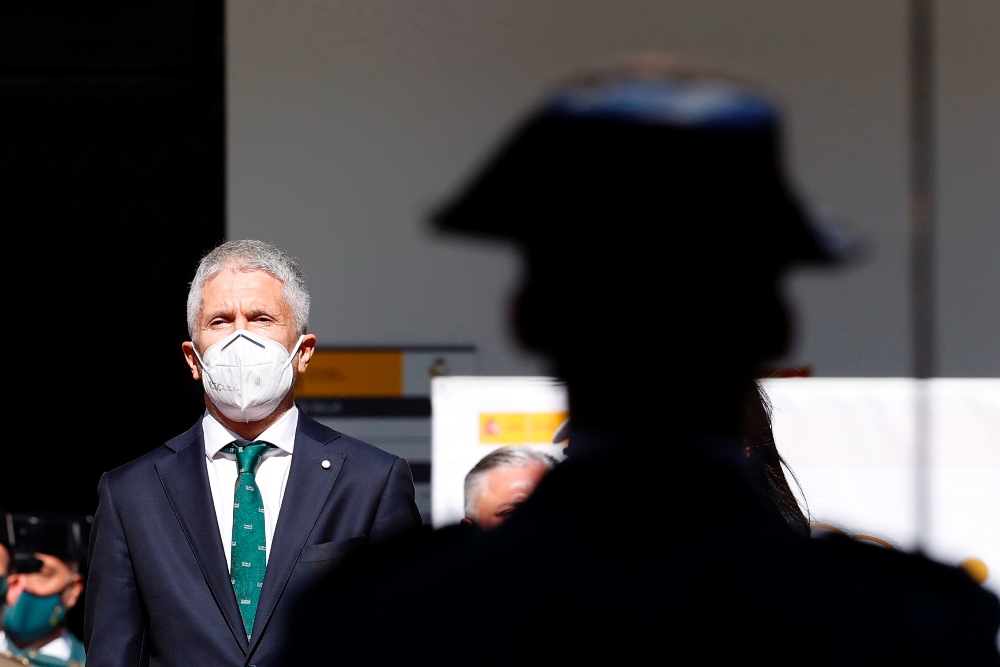 Marlaska cede y ultima una fórmula para pagar pluses a policías de Cataluña, País Vasco y Baleares