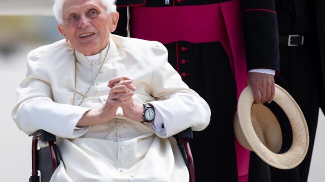 Benedicto XVI pide perdón por los abusos: "Solo puedo expresar mi profunda vergüenza"