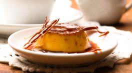 Receta clásica de flan de huevo con dos caramelos: ingredientes y preparación