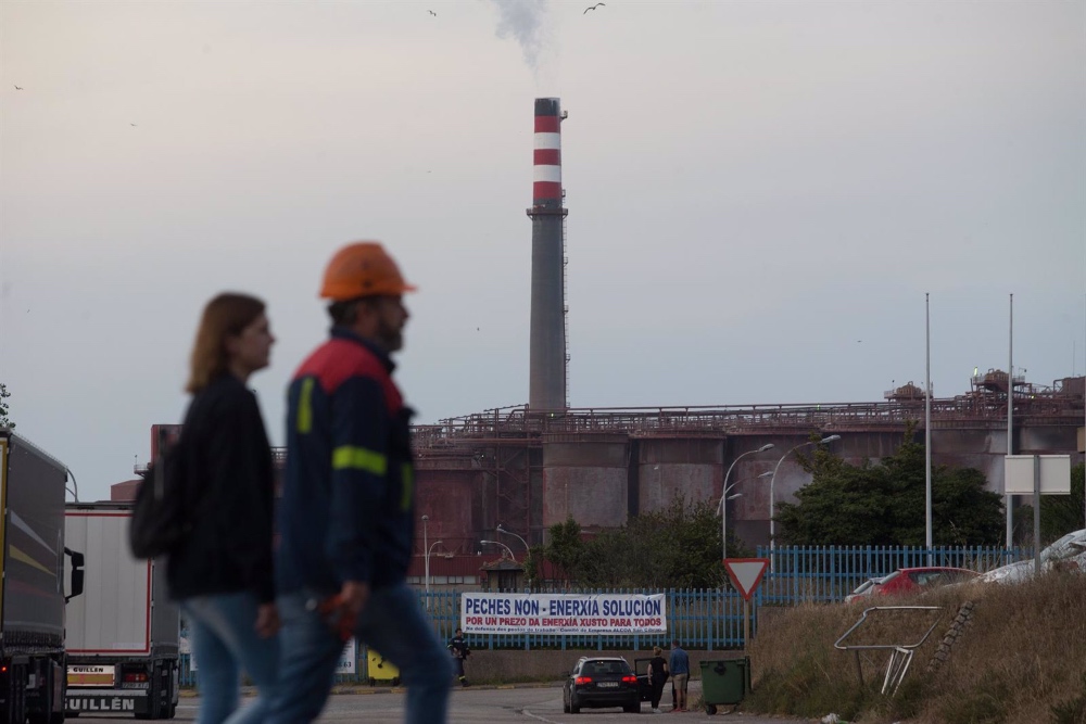 Galicia favorecerá la tramitación de parques eólicos que suministren energía a Alcoa