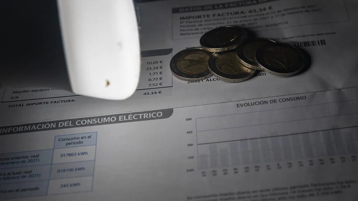 El precio de la luz se sitúa este domingo en 136,97 euros, un 11,69% más