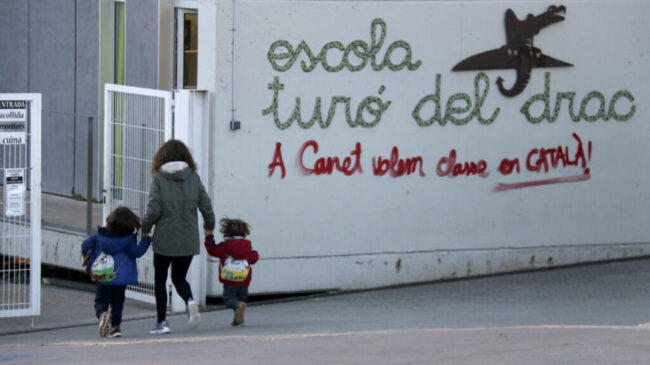 El TSJC da 10 días al Gobierno catalán para implantar el 25% de castellano en las aulas