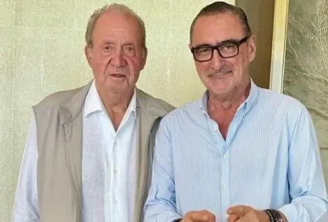 Carlos Herrera viaja a Abu Dabi para reunirse con don Juan Carlos (y la imagen se vuelve viral)