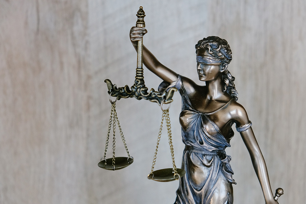 Ahorrar en justicia es un pésimo negocio