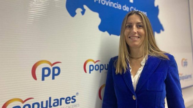 Feijóo apuesta por una ‘nueva Ayuso’ para liderar el PP en Extremadura