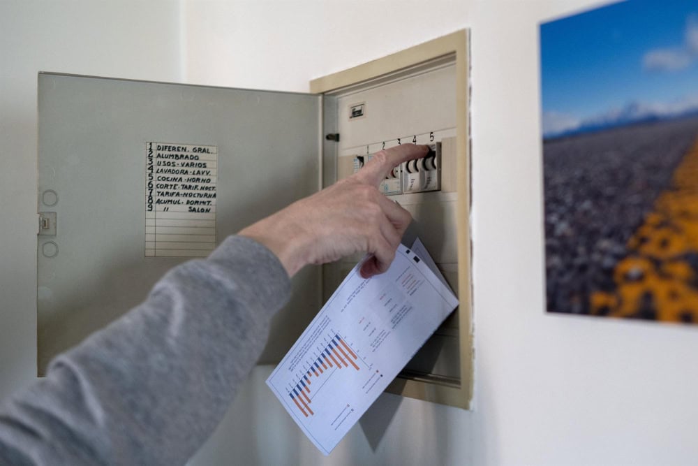 El precio de la luz sube este lunes un 82% y vuelve a superar los 200 euros/MWh