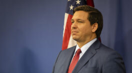 El gobernador de Florida reivindica la "libertad" frente a las restricciones anticovid de la Administración Biden