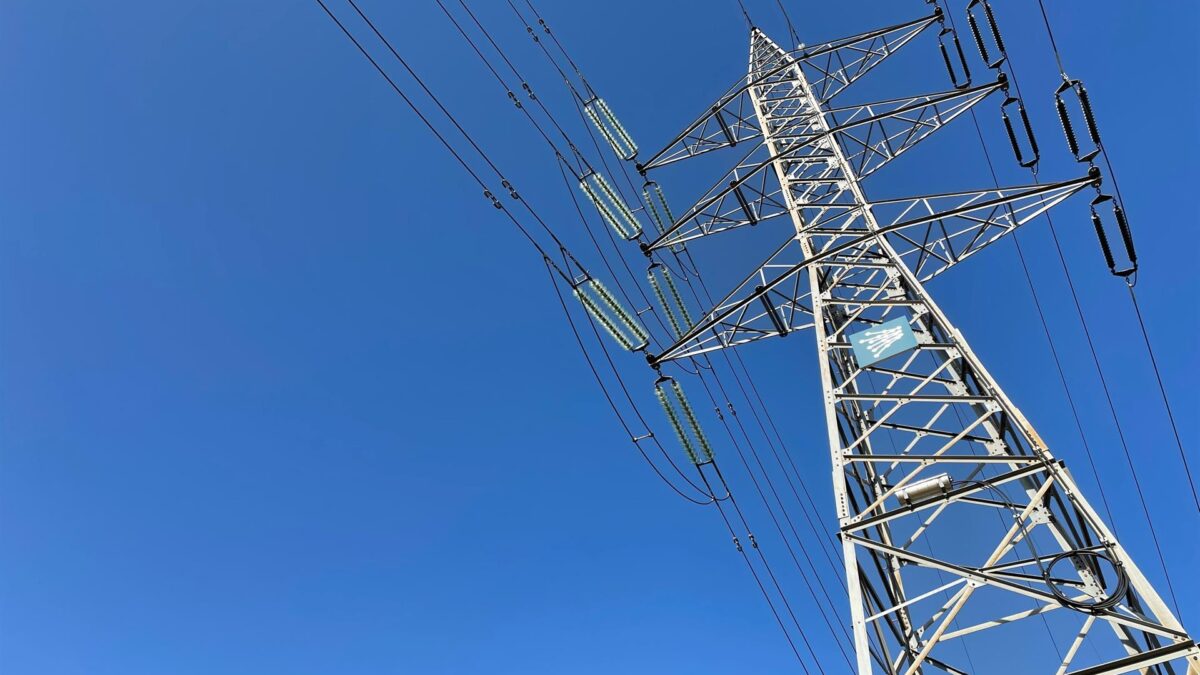 La deuda del sistema eléctrico se sitúa en 12.182 millones a cierre de 2021, tras recortarse un 14,6%