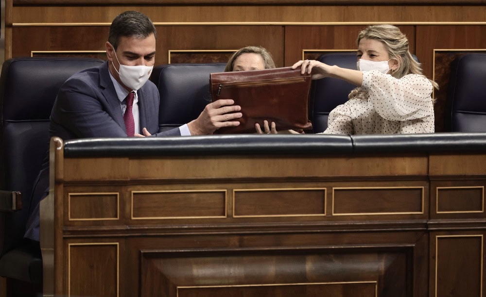Yolanda Díaz mantiene contactos con Iván Redondo para preparar su proyecto