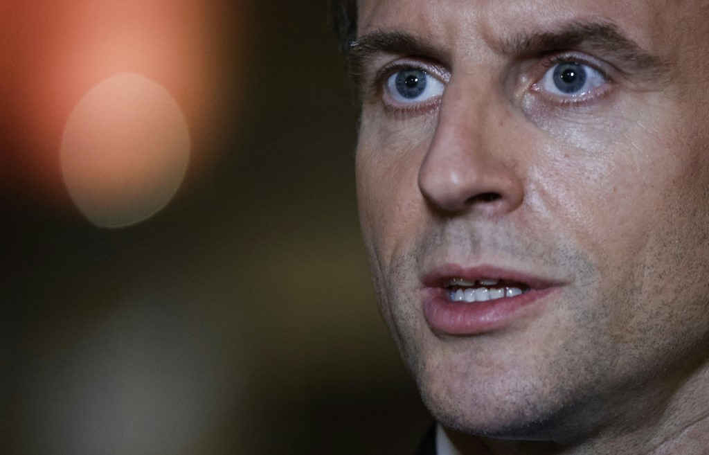 Macron cae ligeramente en la última encuesta para las elecciones presidenciales francesas